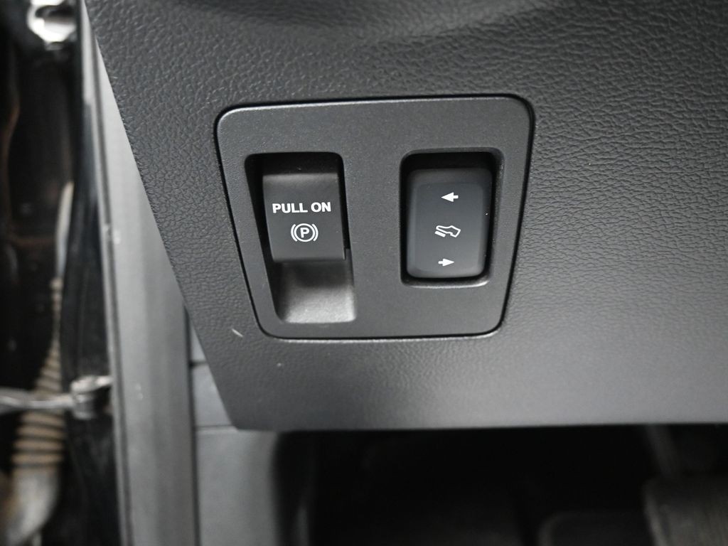 Ford F-150 Vehicle Full-screen Gallery Image 22