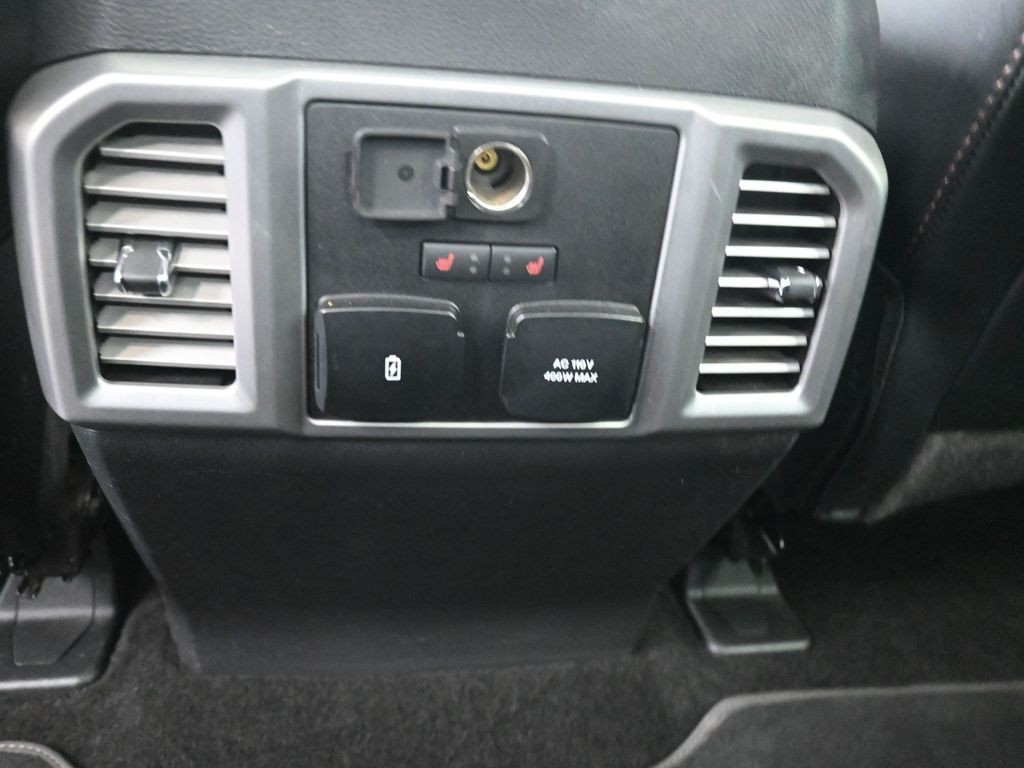 Ford F-150 Vehicle Full-screen Gallery Image 25