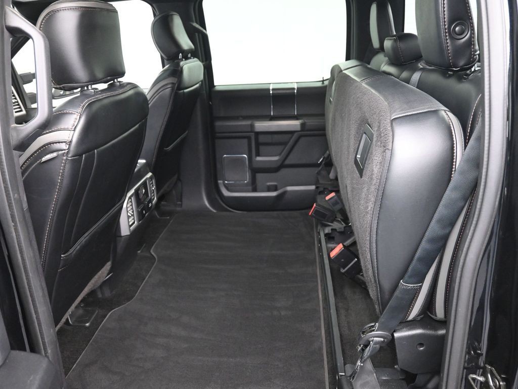 Ford F-150 Vehicle Full-screen Gallery Image 26