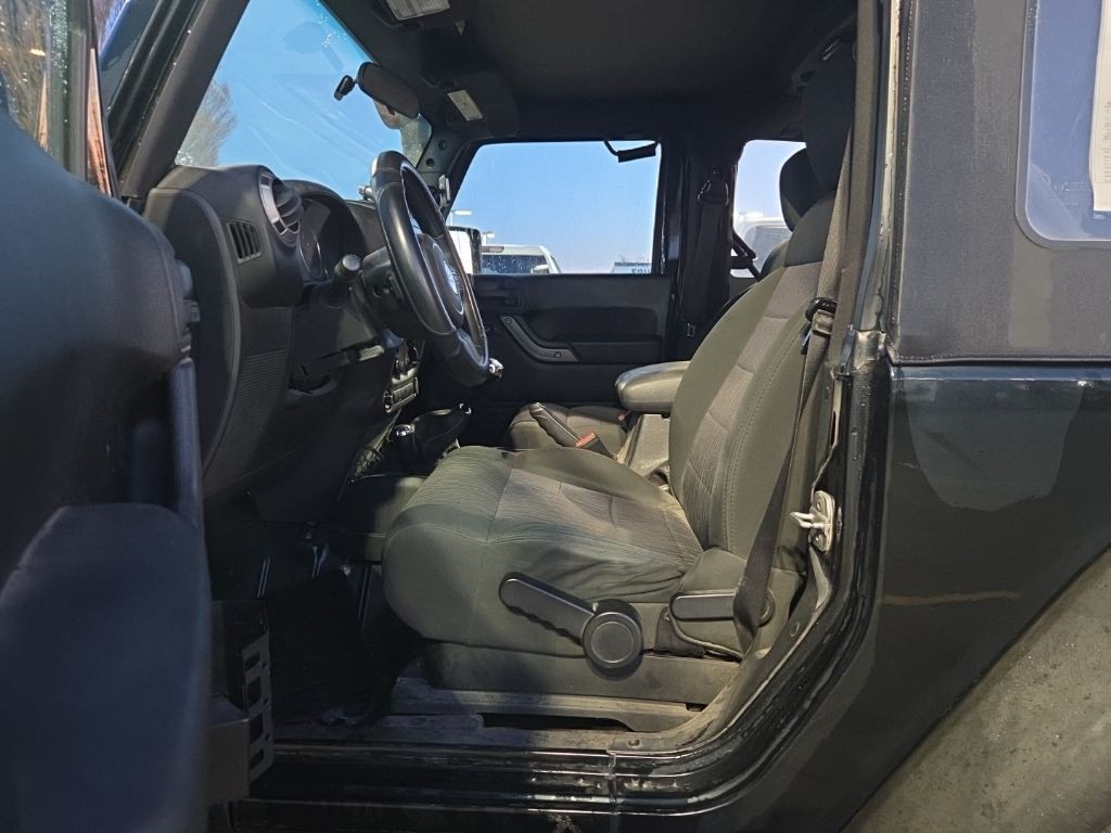 Jeep Wrangler Vehicle Full-screen Gallery Image 2