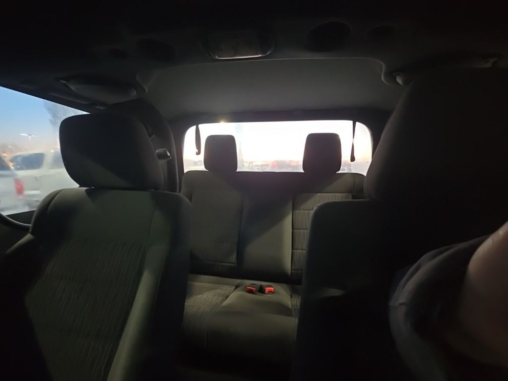 Jeep Wrangler Vehicle Full-screen Gallery Image 12