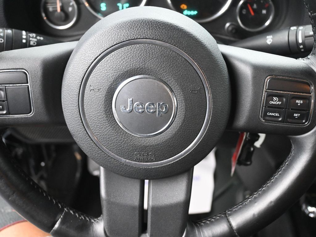 Jeep Wrangler Vehicle Full-screen Gallery Image 14