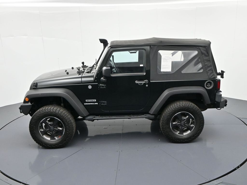 Jeep Wrangler Vehicle Full-screen Gallery Image 18