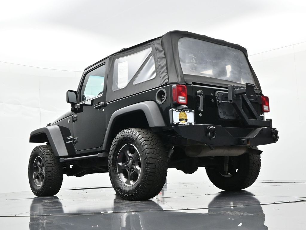 Jeep Wrangler Vehicle Full-screen Gallery Image 19