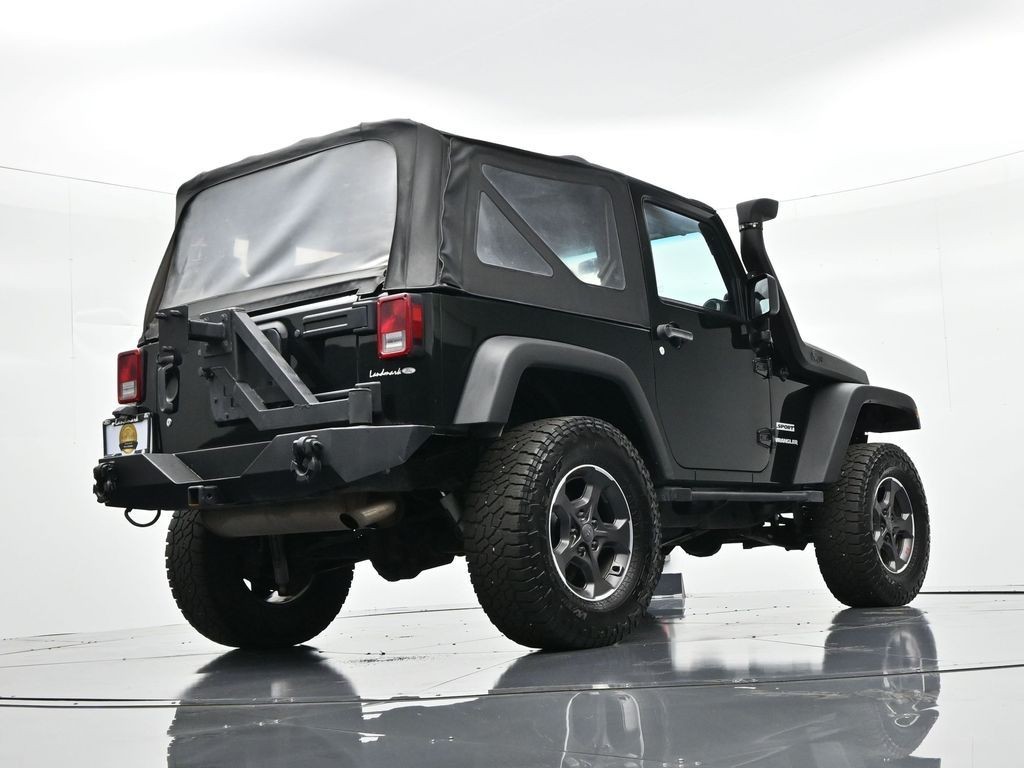 Jeep Wrangler Vehicle Full-screen Gallery Image 21