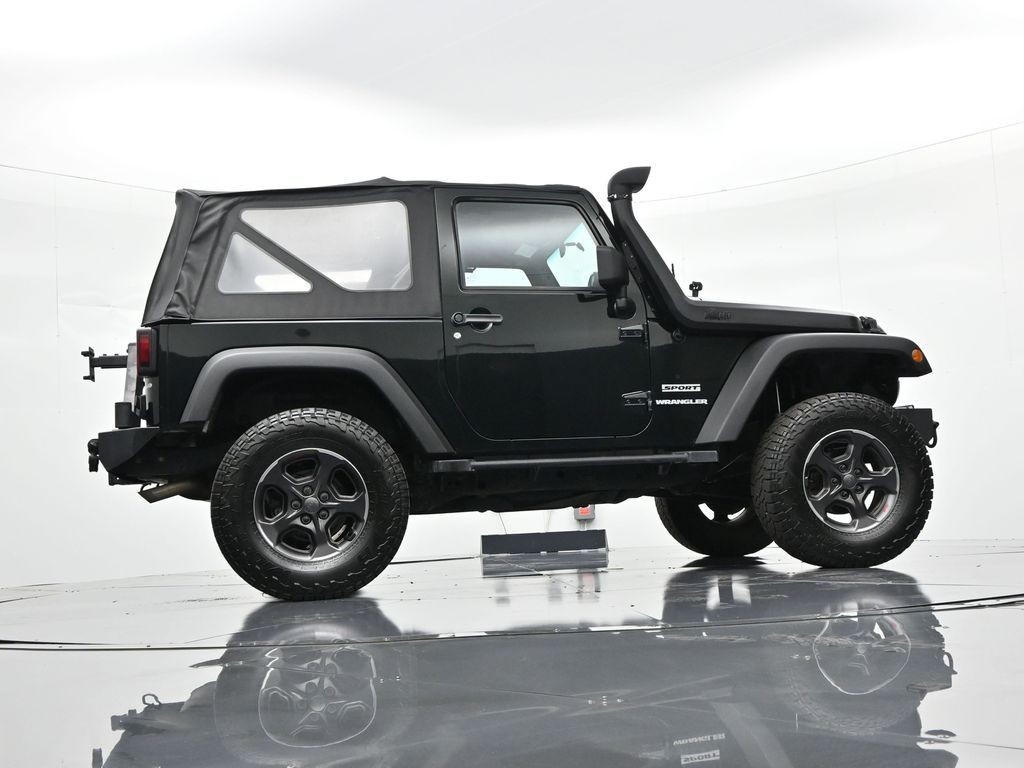 Jeep Wrangler Vehicle Full-screen Gallery Image 22