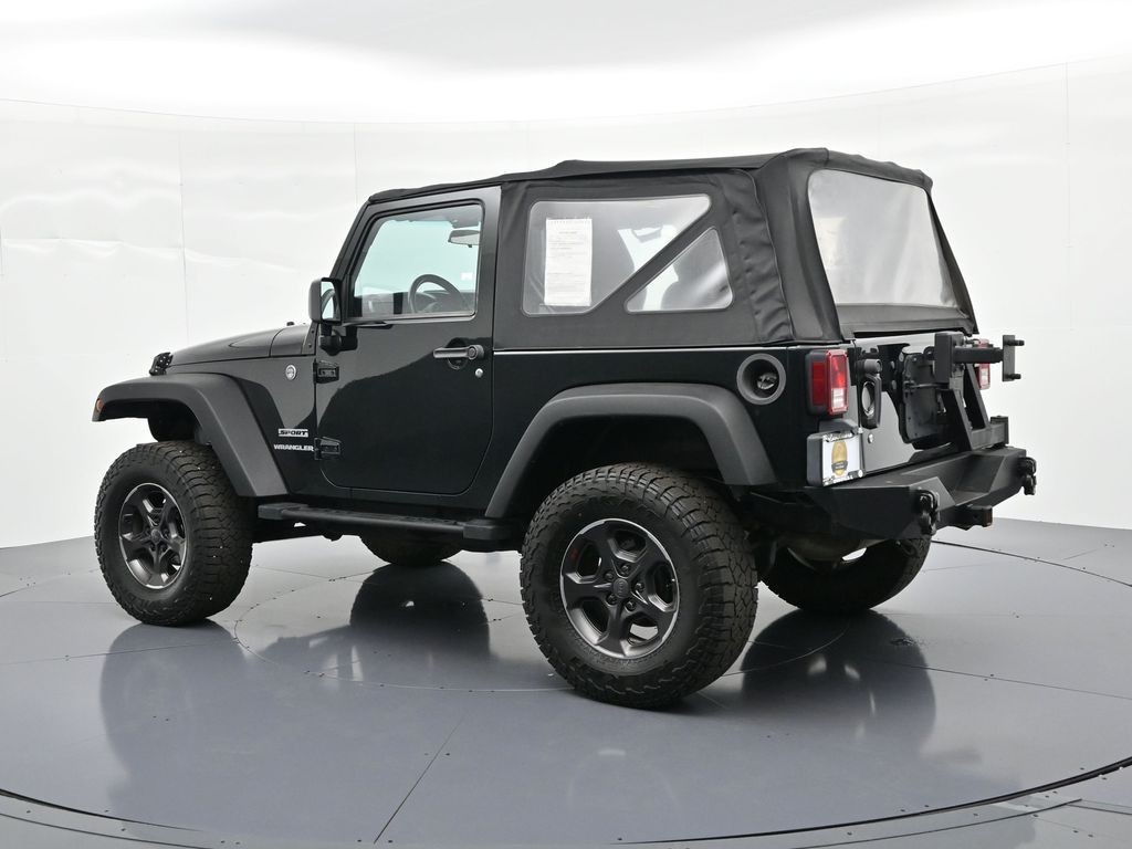 Jeep Wrangler Vehicle Full-screen Gallery Image 24