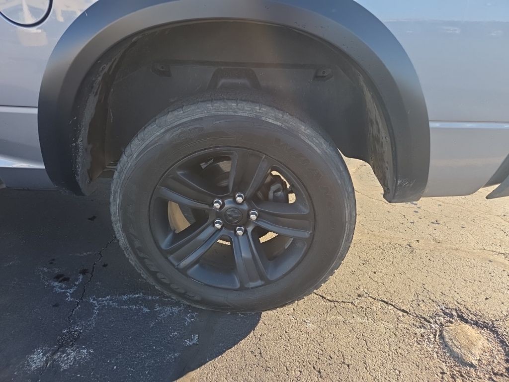 Ram 1500 Classic Vehicle Full-screen Gallery Image 4