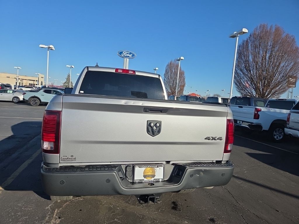 Ram 1500 Classic Vehicle Full-screen Gallery Image 5