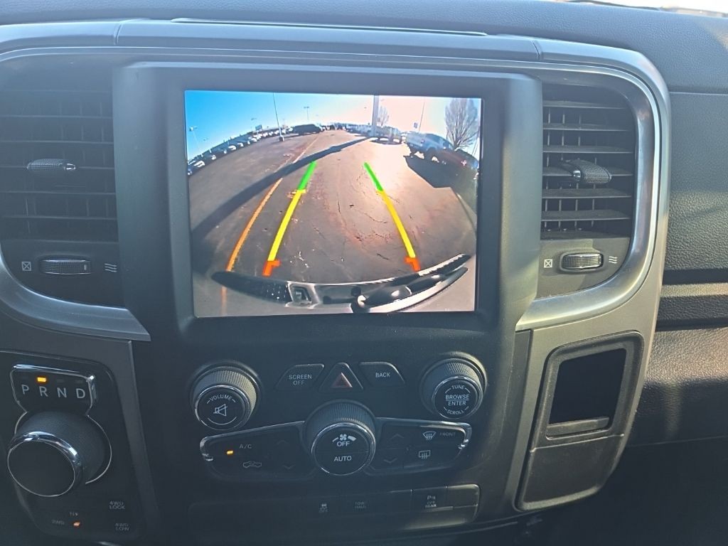 Ram 1500 Classic Vehicle Full-screen Gallery Image 13