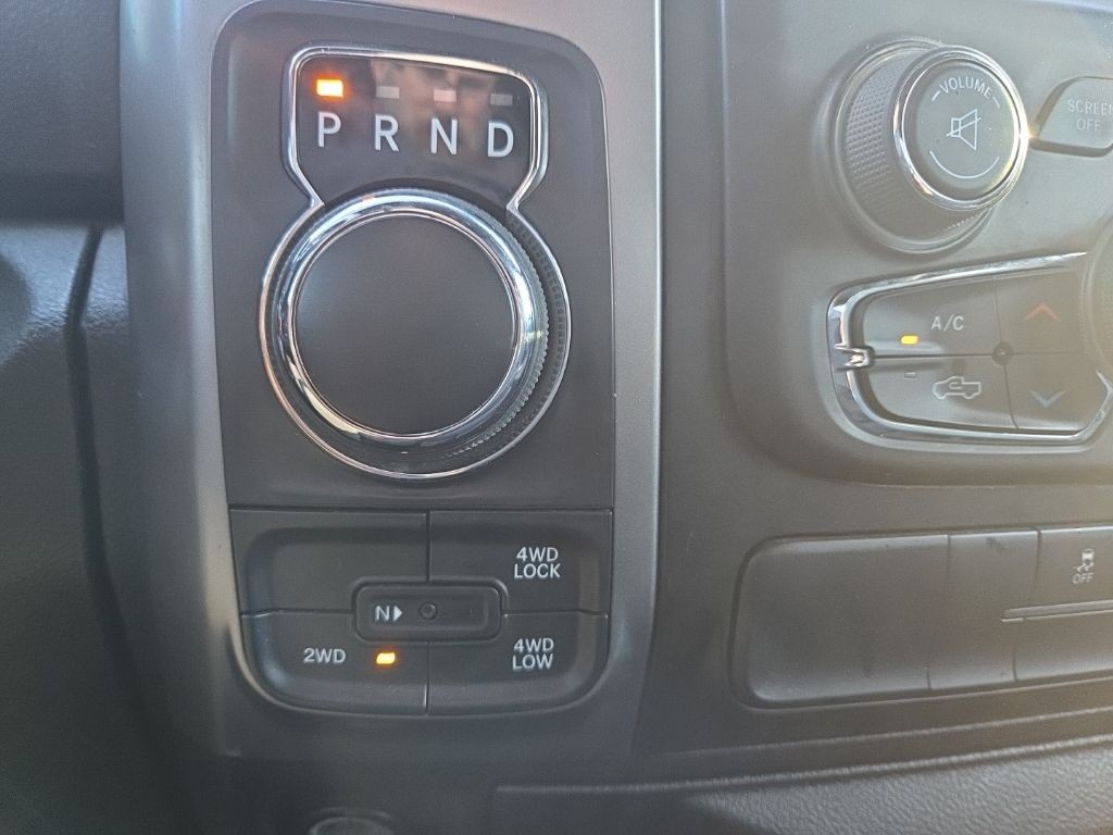 Ram 1500 Classic Vehicle Full-screen Gallery Image 14