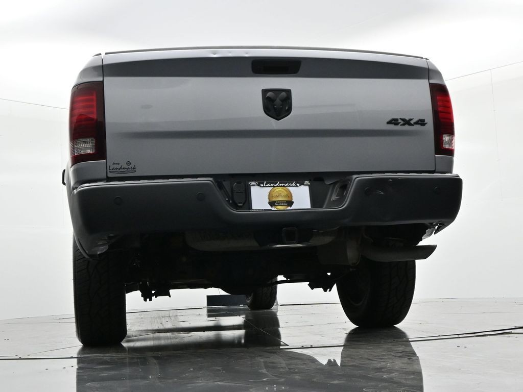 Ram 1500 Classic Vehicle Full-screen Gallery Image 21