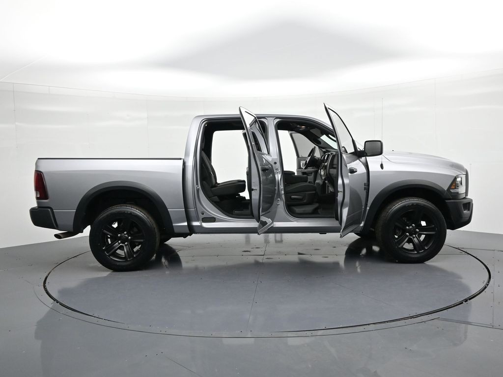 Ram 1500 Classic Vehicle Full-screen Gallery Image 24
