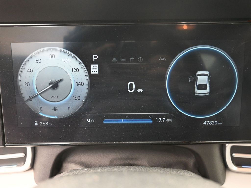 Hyundai Elantra Vehicle Full-screen Gallery Image 11