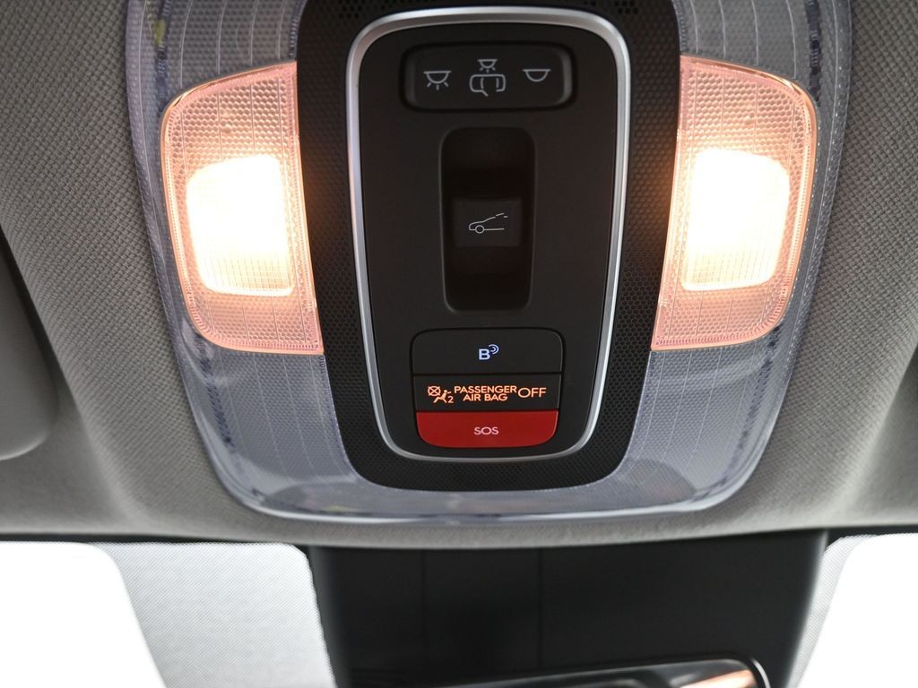 Hyundai Elantra Vehicle Full-screen Gallery Image 16