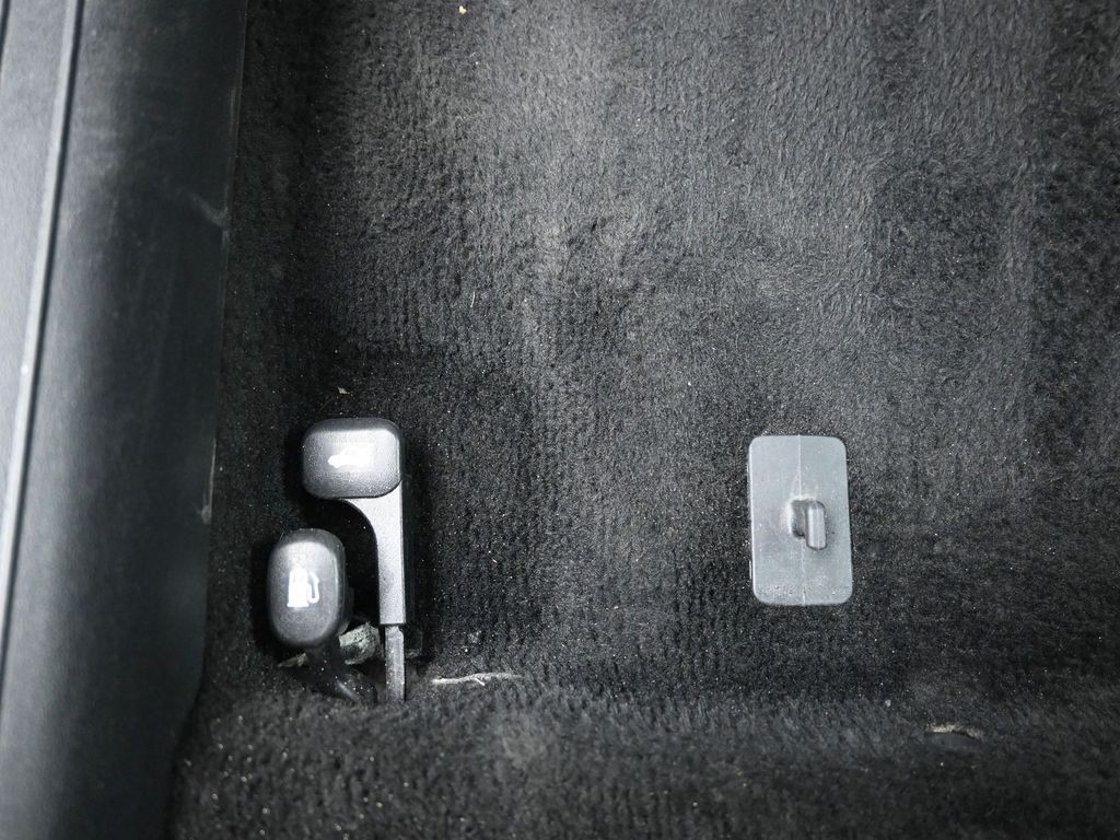 Hyundai Elantra Vehicle Full-screen Gallery Image 19