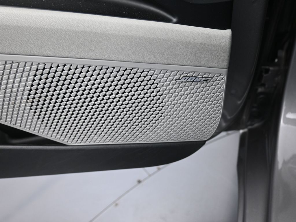 Hyundai Elantra Vehicle Full-screen Gallery Image 22