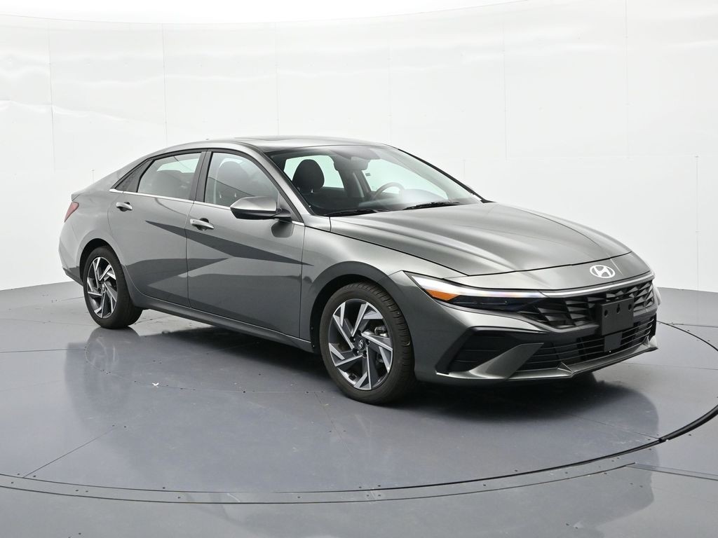 Hyundai Elantra Vehicle Full-screen Gallery Image 4