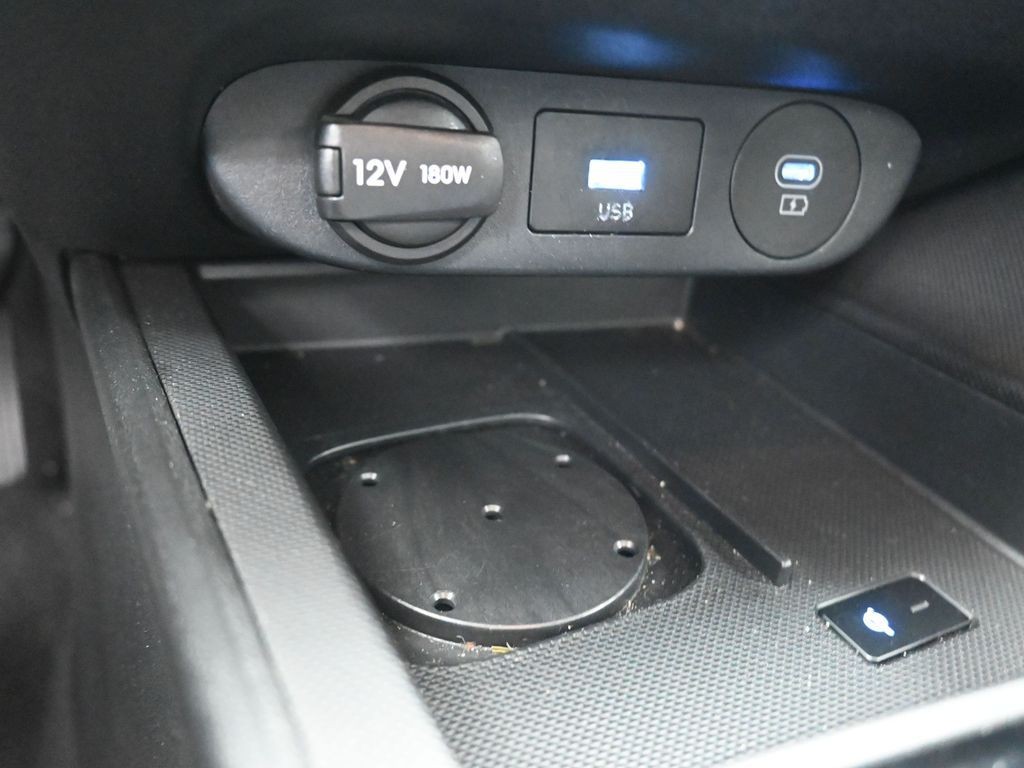 Hyundai Elantra Vehicle Full-screen Gallery Image 13