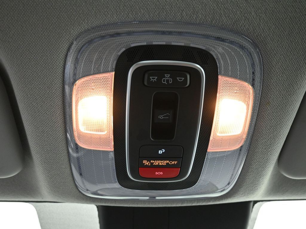 Hyundai Elantra Vehicle Full-screen Gallery Image 18