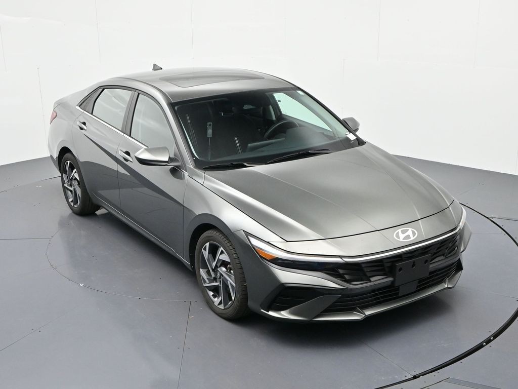 Hyundai Elantra Vehicle Full-screen Gallery Image 21