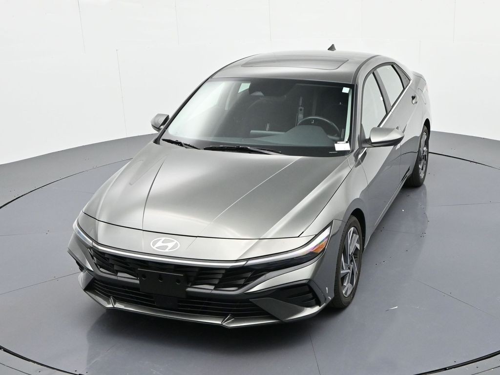 Hyundai Elantra Vehicle Full-screen Gallery Image 23