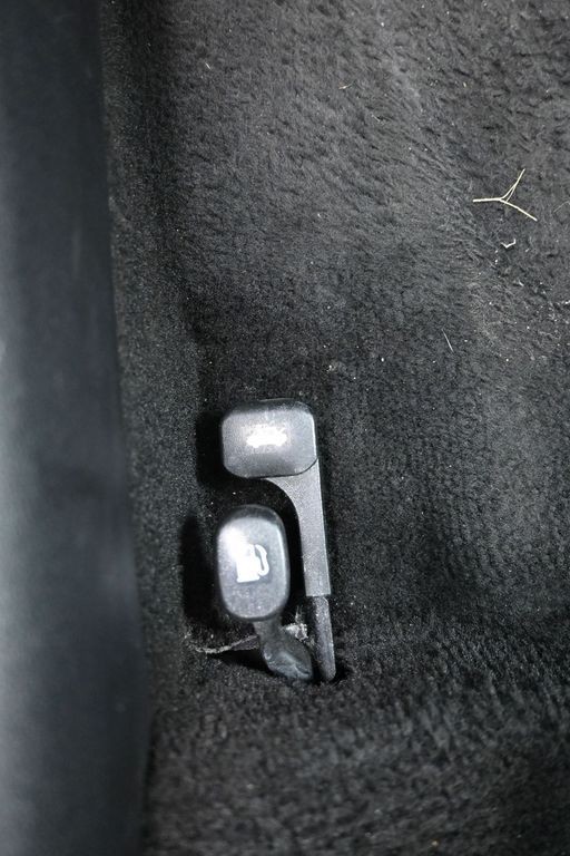 Hyundai Elantra Vehicle Full-screen Gallery Image 19