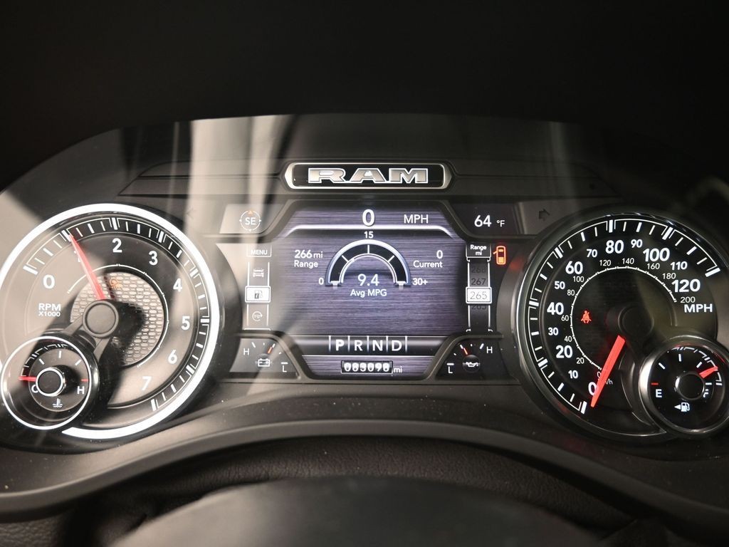 Ram 1500 Vehicle Full-screen Gallery Image 10