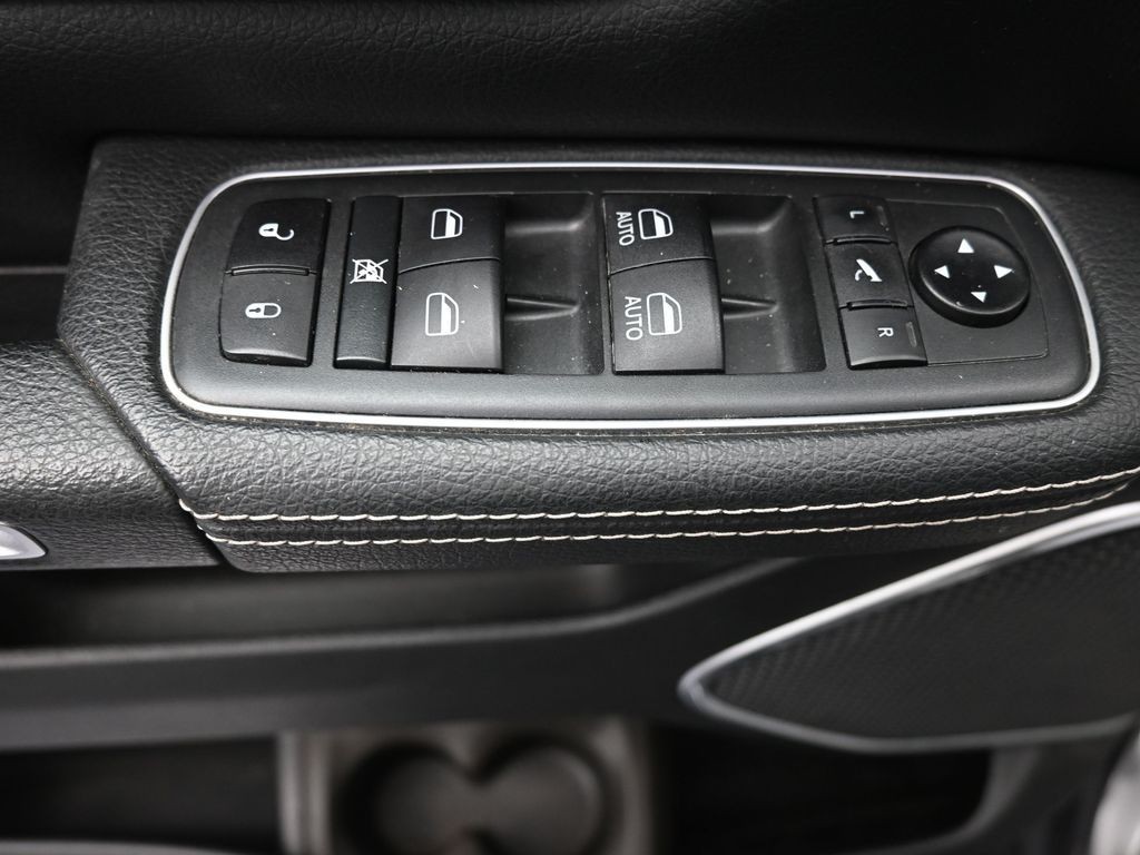 Ram 1500 Vehicle Full-screen Gallery Image 16