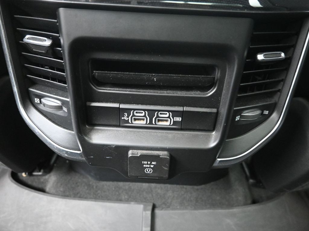 Ram 1500 Vehicle Full-screen Gallery Image 19