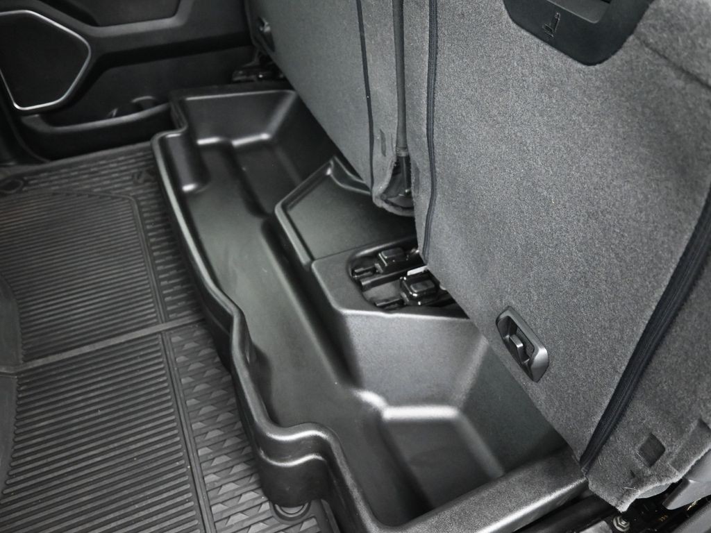 Ram 1500 Vehicle Full-screen Gallery Image 20