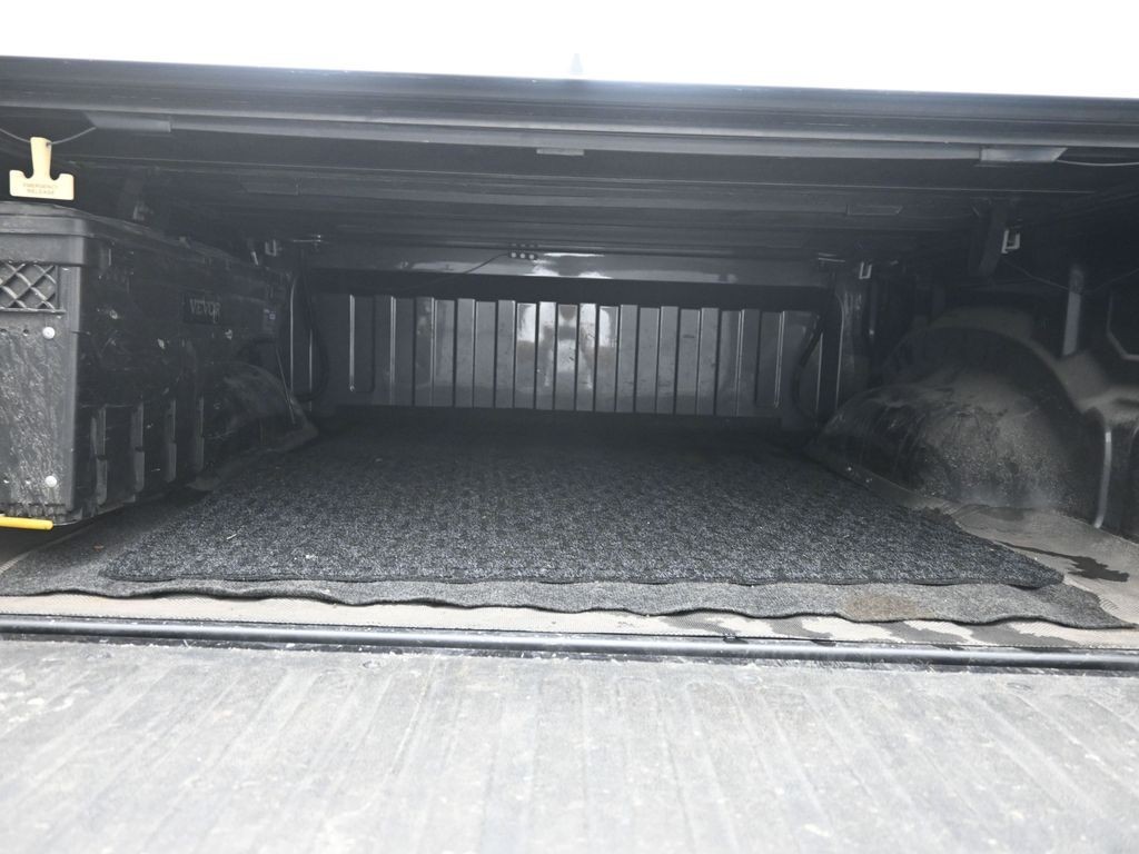 Ram 1500 Vehicle Full-screen Gallery Image 21