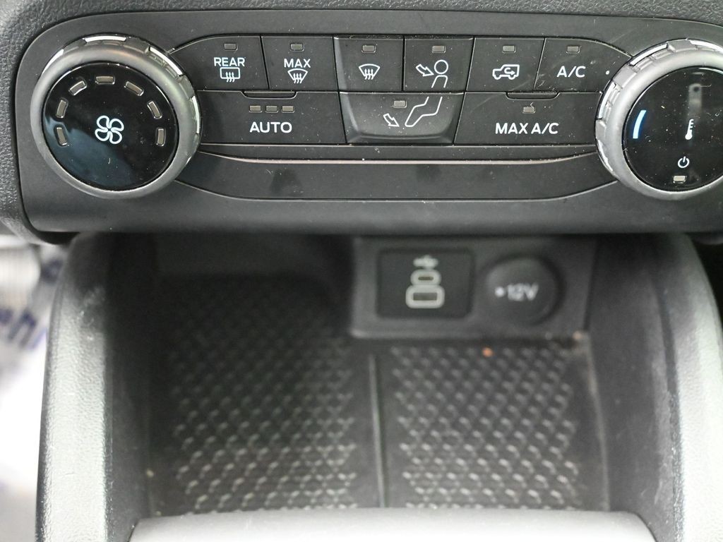 Ford Bronco Sport Vehicle Full-screen Gallery Image 14