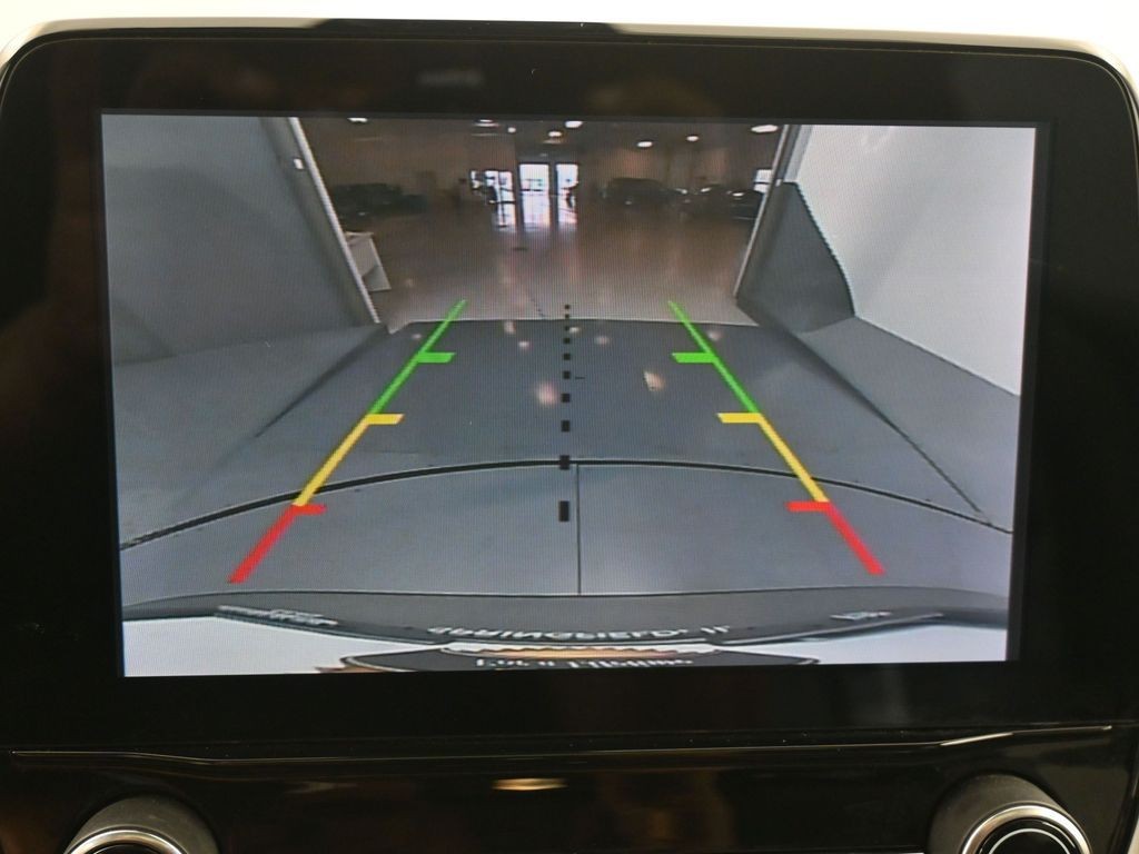 Ford EcoSport Vehicle Full-screen Gallery Image 12