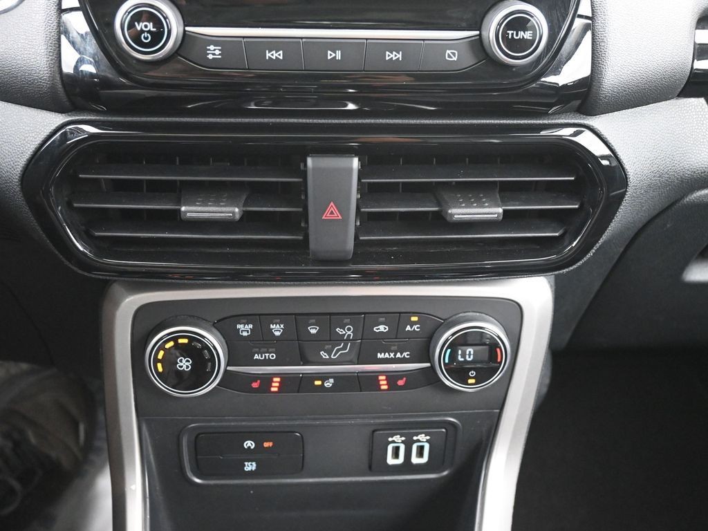 Ford EcoSport Vehicle Full-screen Gallery Image 13