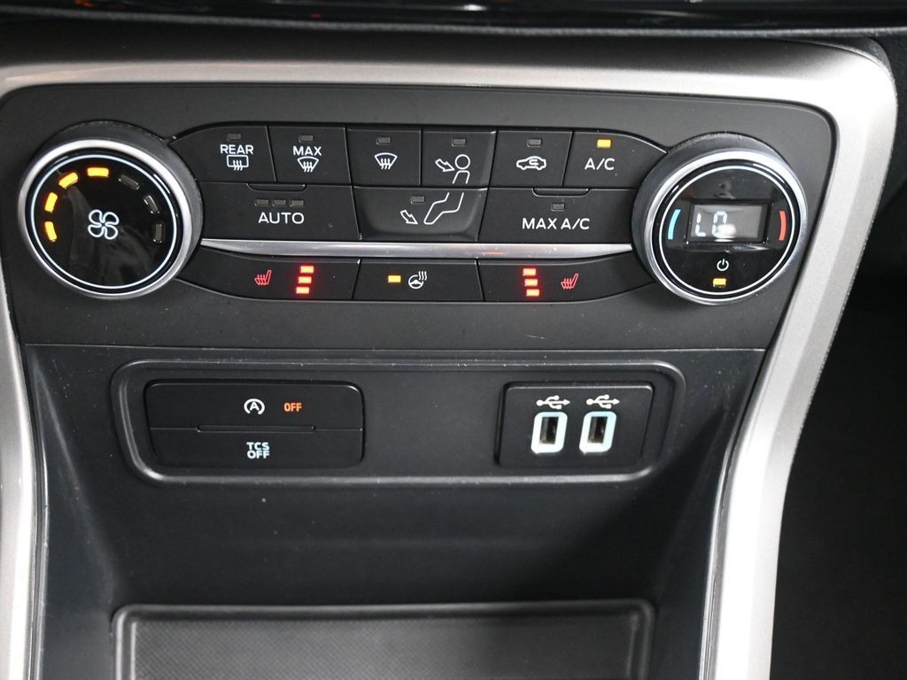 Ford EcoSport Vehicle Full-screen Gallery Image 14