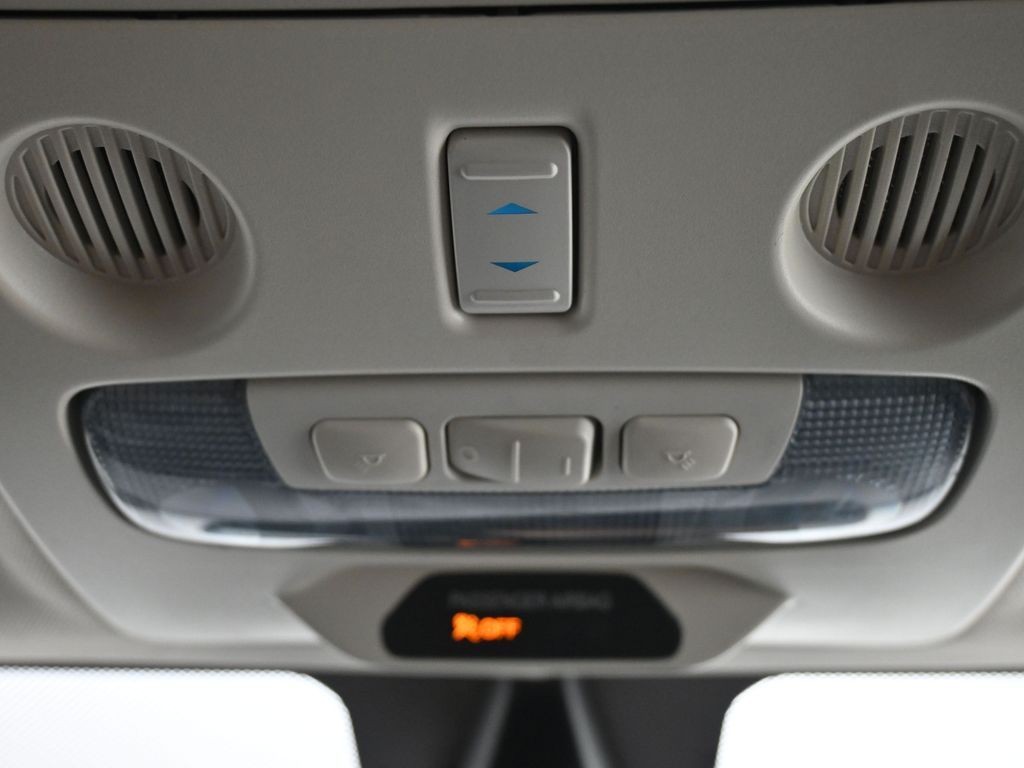 Ford EcoSport Vehicle Full-screen Gallery Image 16