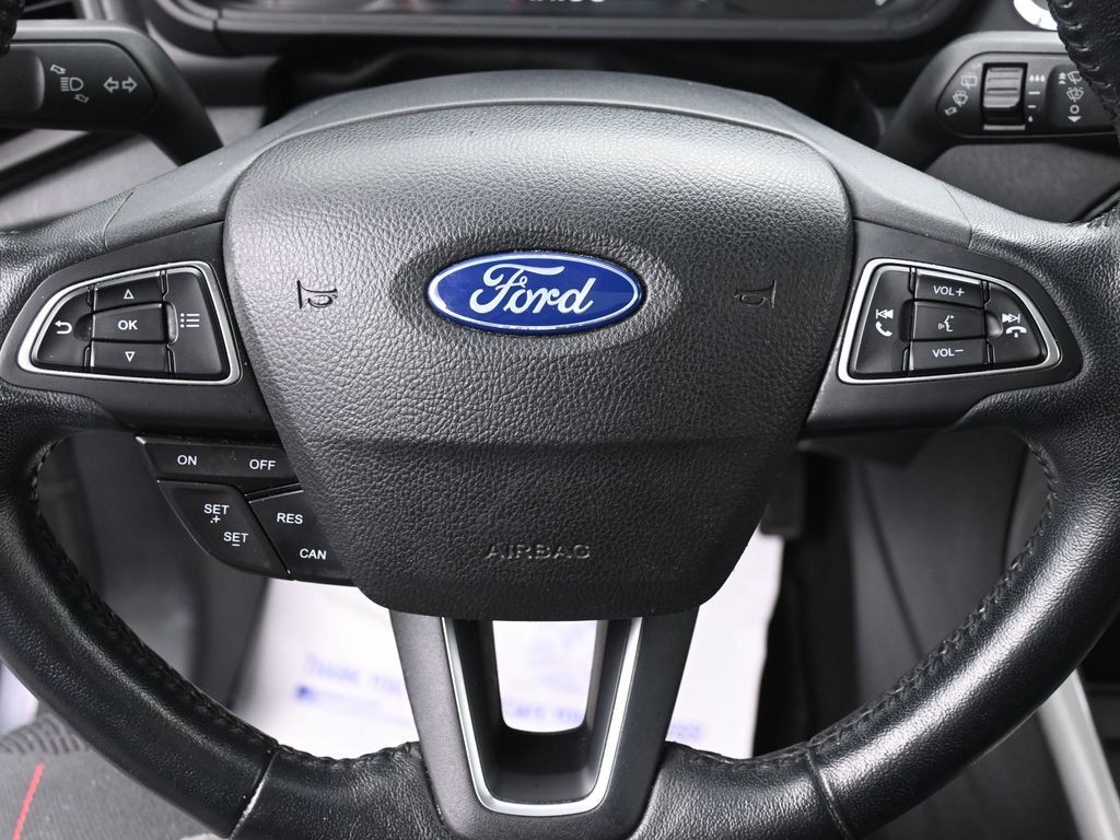 Ford EcoSport Vehicle Full-screen Gallery Image 17