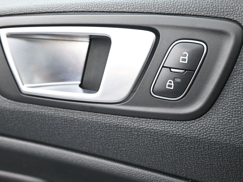 Ford EcoSport Vehicle Full-screen Gallery Image 19
