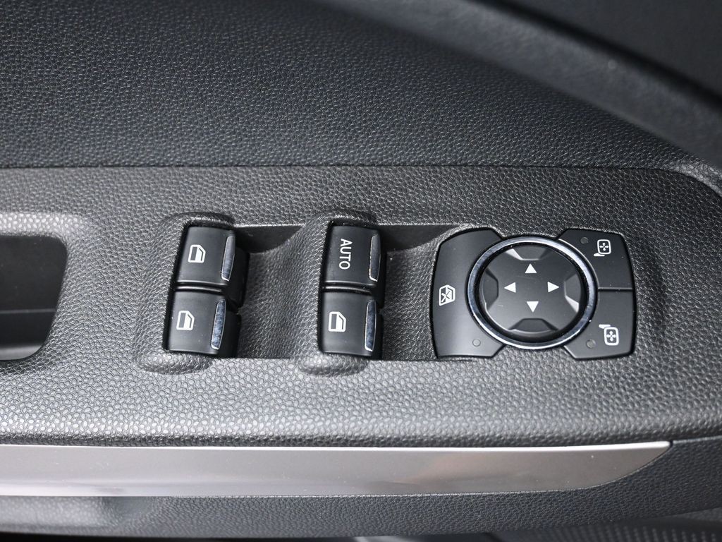 Ford EcoSport Vehicle Full-screen Gallery Image 20