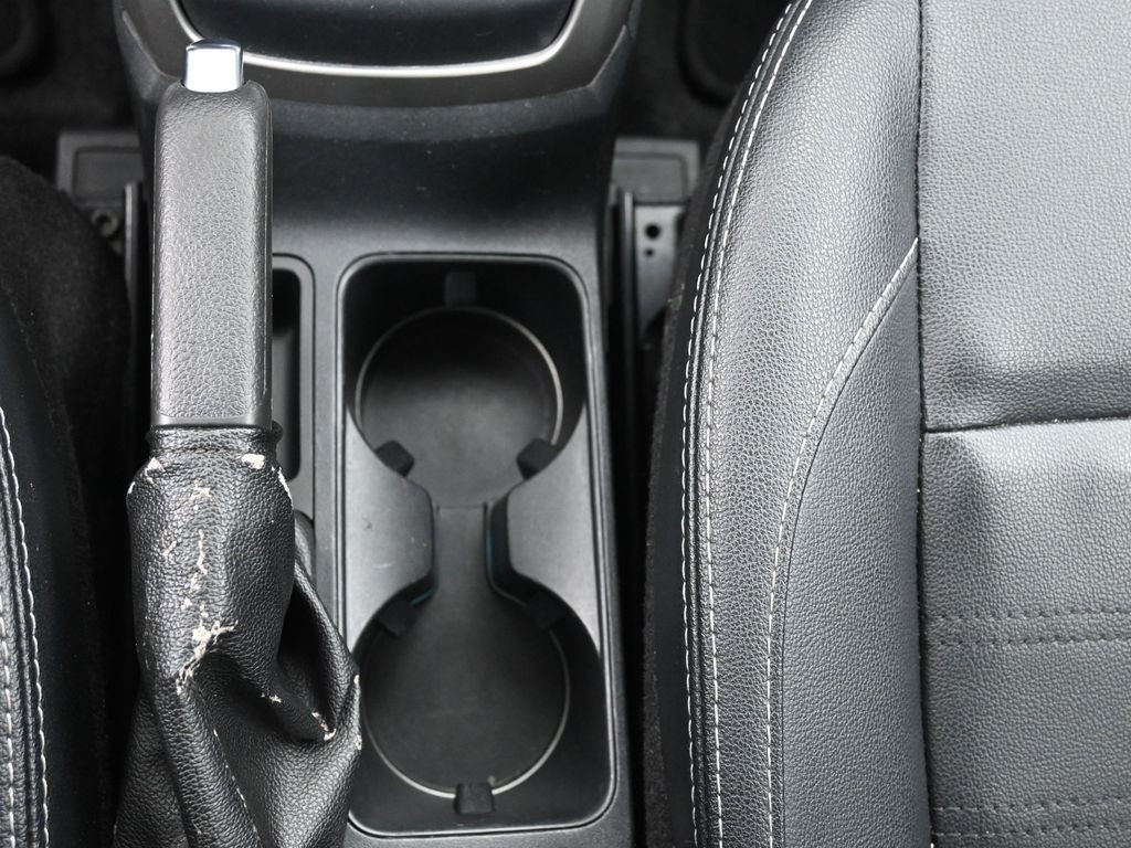 Ford EcoSport Vehicle Full-screen Gallery Image 21