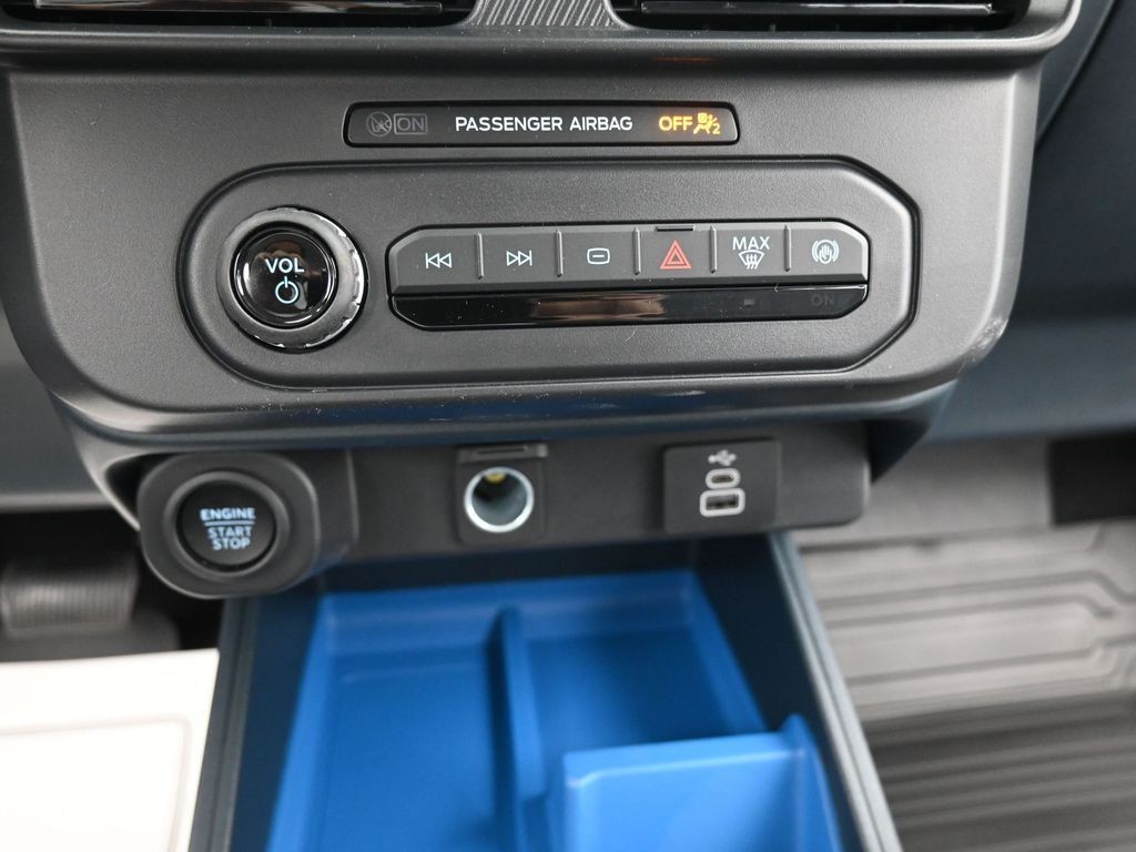 Ford Maverick Vehicle Full-screen Gallery Image 11