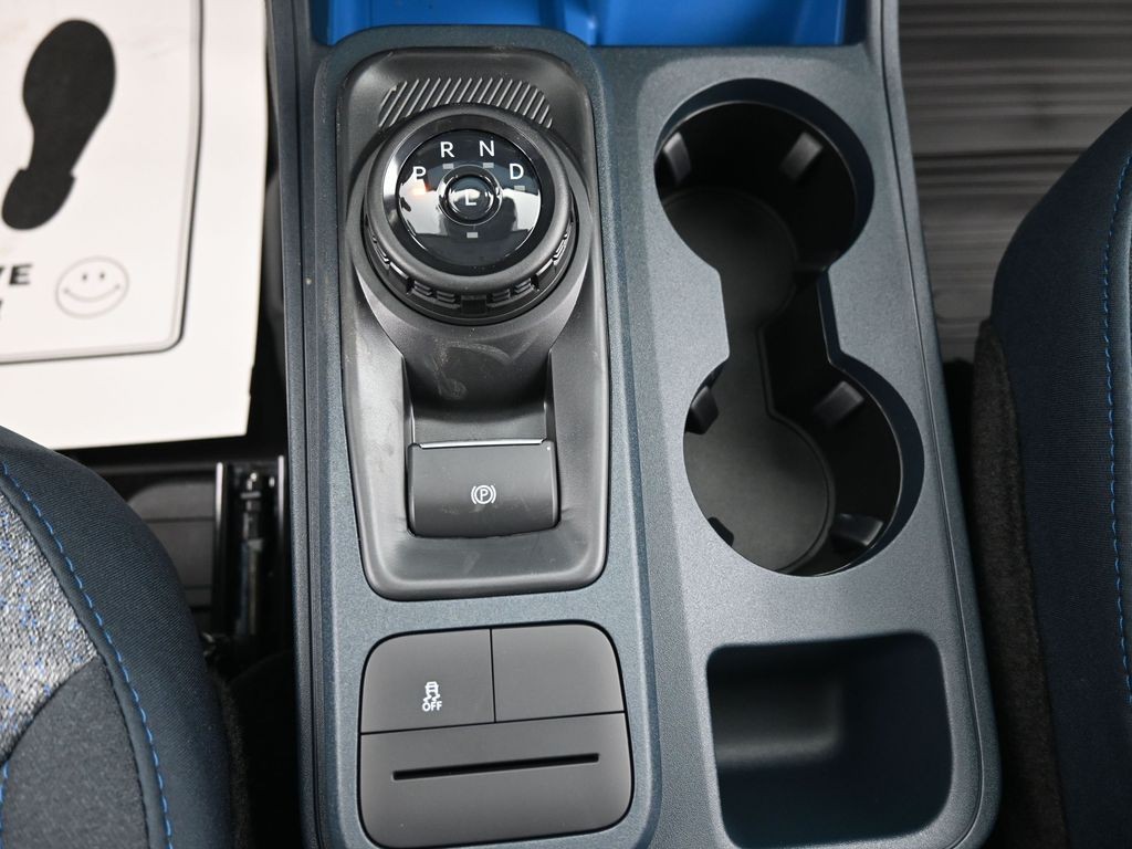 Ford Maverick Vehicle Full-screen Gallery Image 12