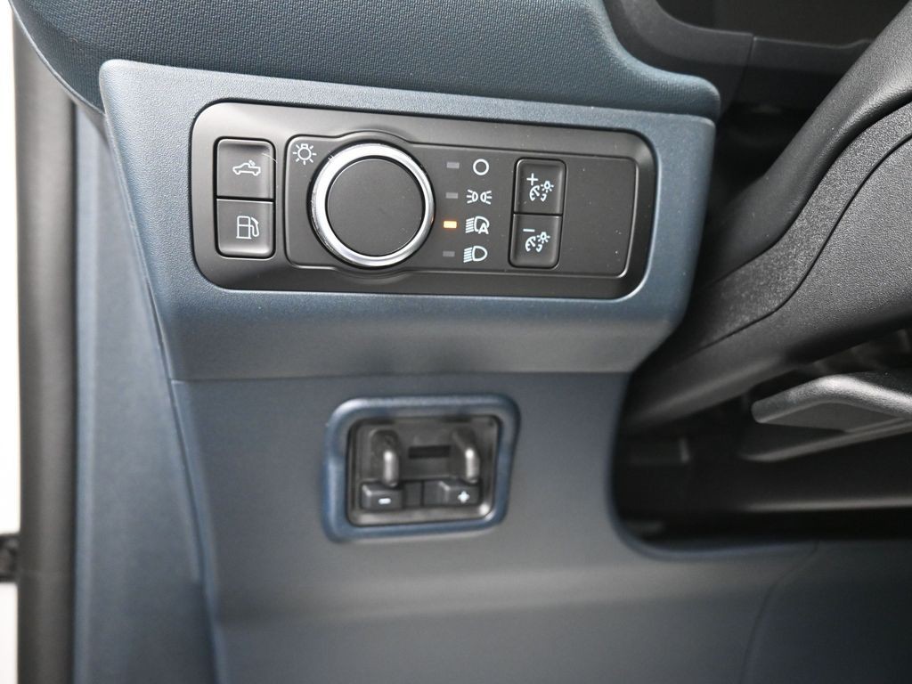 Ford Maverick Vehicle Full-screen Gallery Image 14