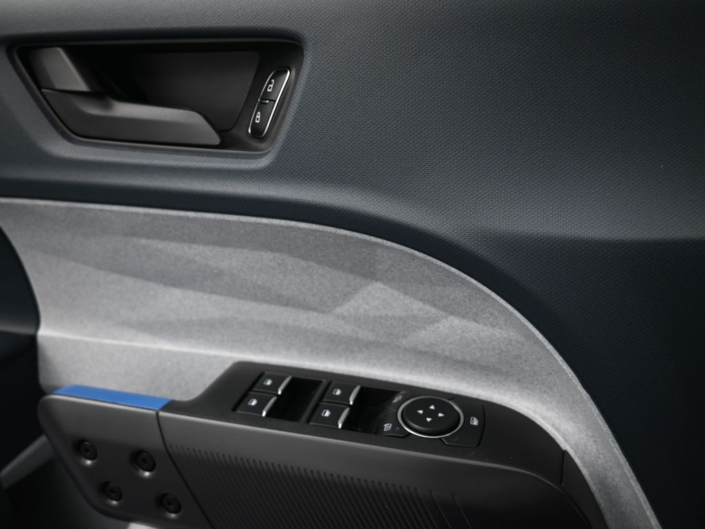 Ford Maverick Vehicle Full-screen Gallery Image 15