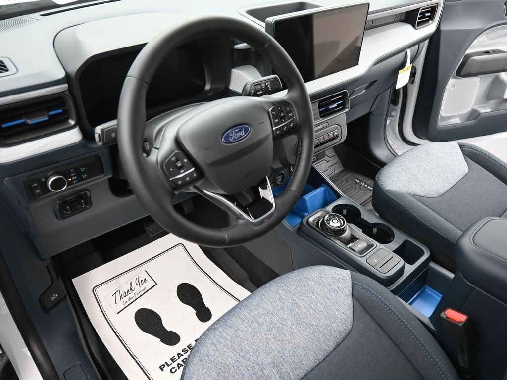 Ford Maverick Vehicle Full-screen Gallery Image 16