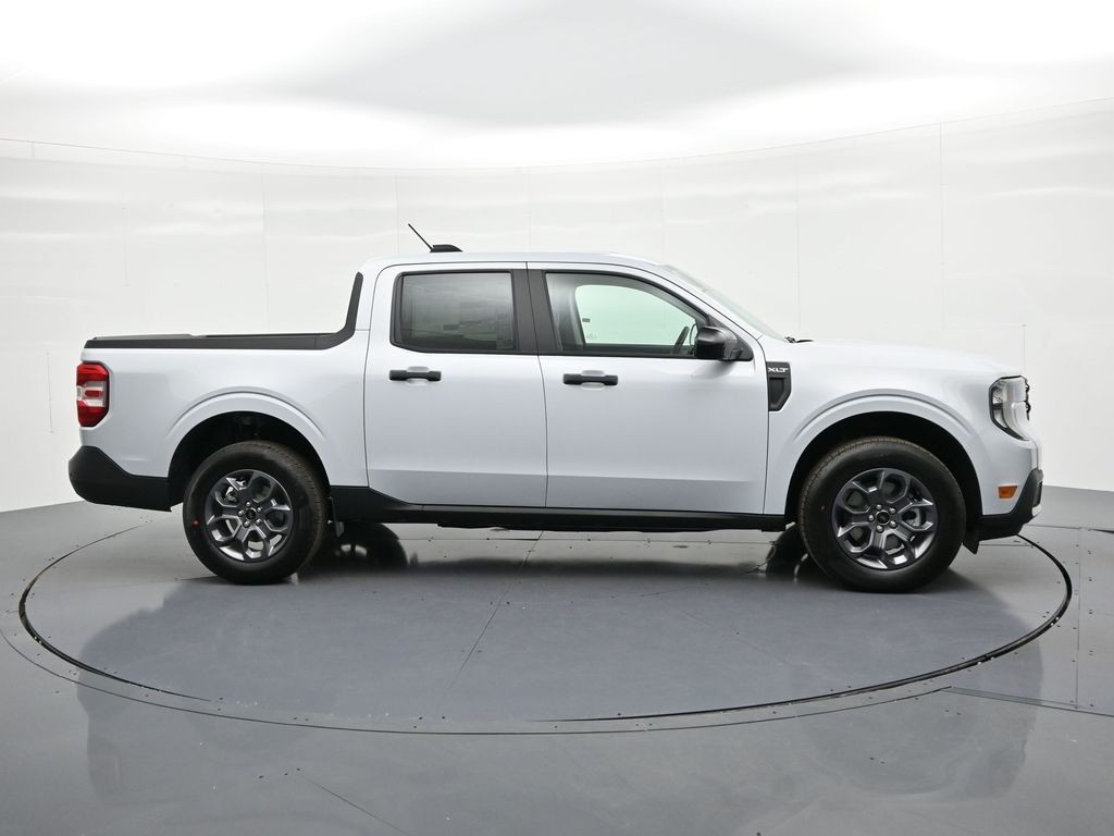 Ford Maverick Vehicle Full-screen Gallery Image 5