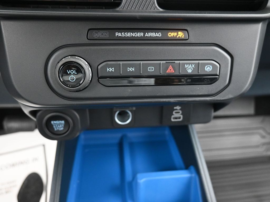 Ford Maverick Vehicle Full-screen Gallery Image 11