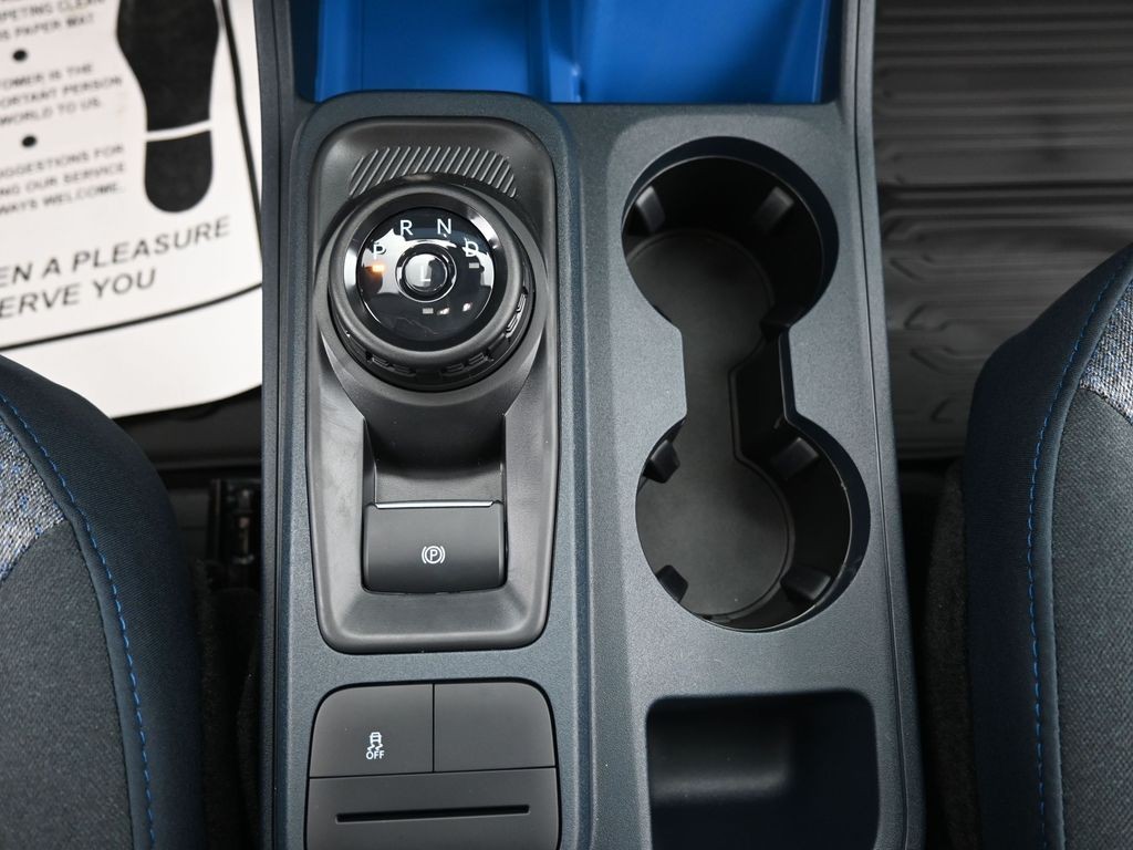 Ford Maverick Vehicle Full-screen Gallery Image 12