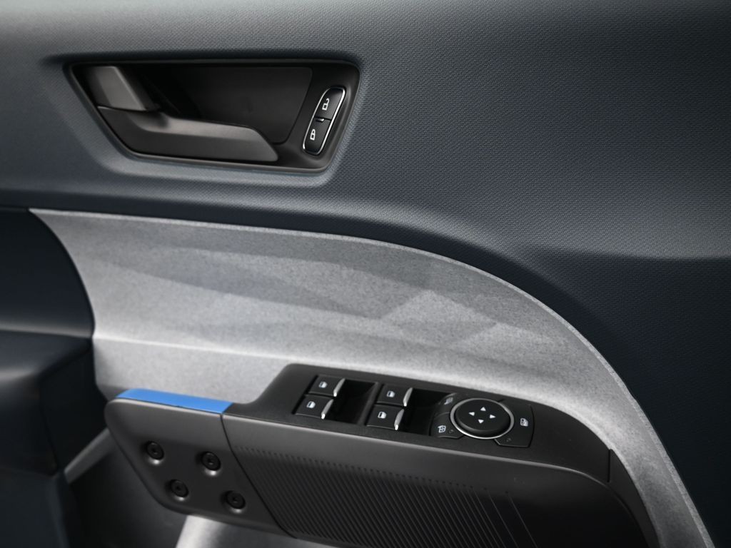 Ford Maverick Vehicle Full-screen Gallery Image 15